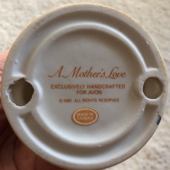 Avon Vintage 1981 Porcelain Figurine A Mother's Love Limited Edition - Picture 5 of 16